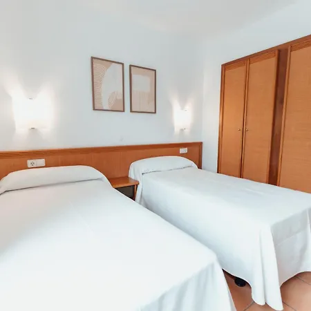 Amarillas Villa Cala Blanca (Menorca)