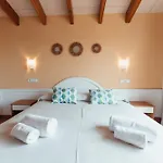 Amarillas By Escape *