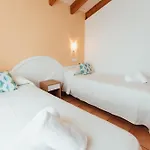 Amarillas By Escape Vila *
