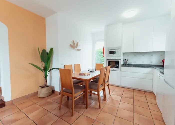 Amarillas Villa Cala Blanca (Menorca)